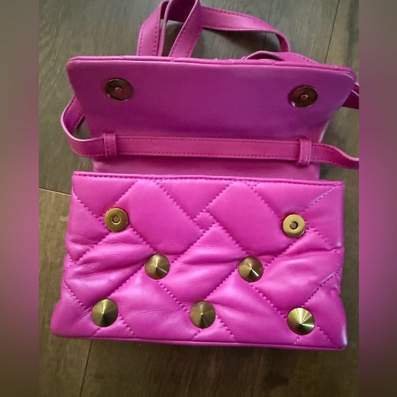 KURT GEIGER LONDON KENSINGTON SOFT MEDIUM FUCHSIA CROSSBODY BAG - BRIGHT PINK - Picture 6 of 12